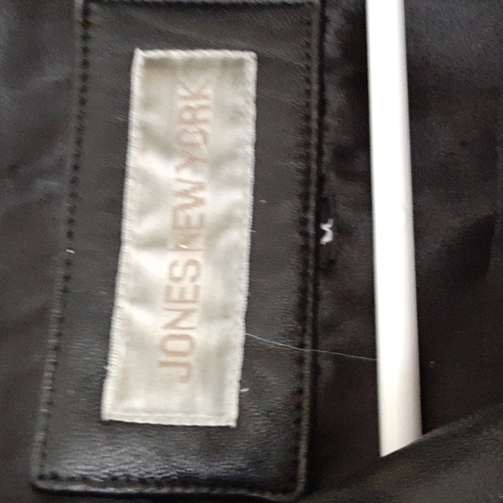 Jones New York sz medium leather jacket with pockets pit 20 inches - Picture 2 of 5